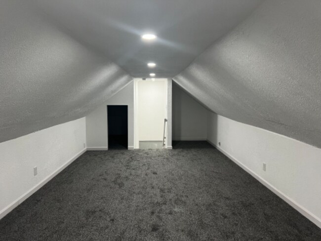 Building Photo - 10 Battey Dr