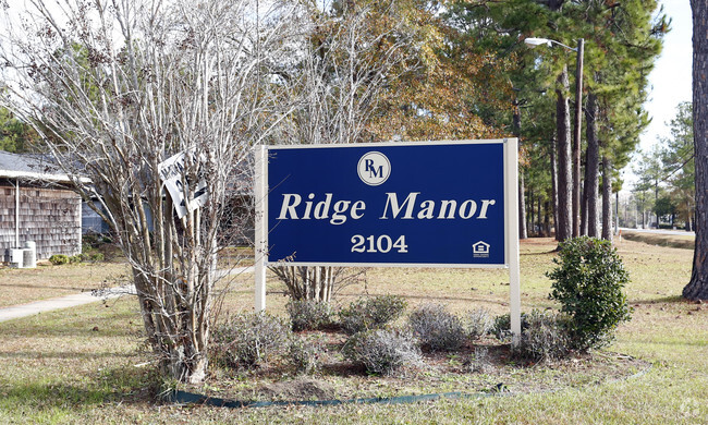 Building Photo - Ridge Manor II