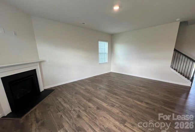 Building Photo - 1924 Vanderlyn St