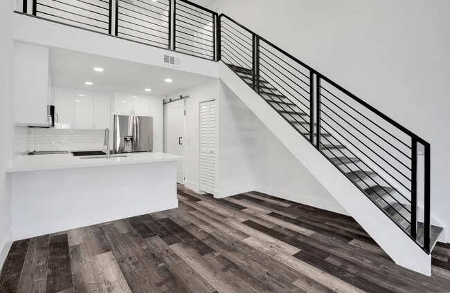 Building Photo - 4143 Palm Bay Cir