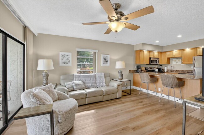 Building Photo - 451 Greensward Ln