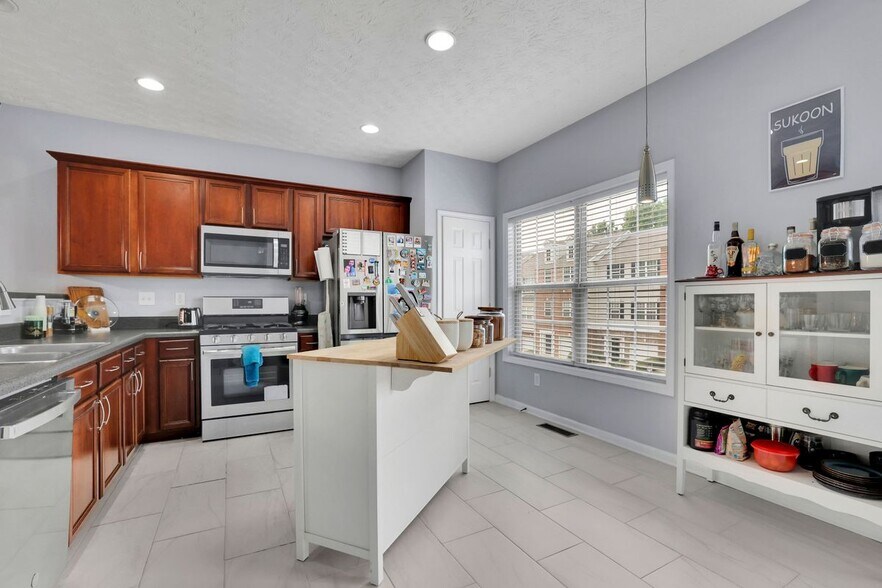 Building Photo - 541 Lantern Wood Dr