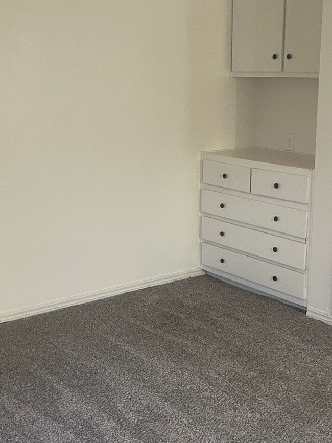 Building Photo - 5126 S Delaware Pl