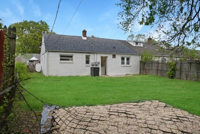 Building Photo - 301 Sheridan Dr
