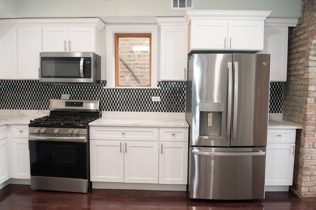 Building Photo - 2026 W McLean Ave