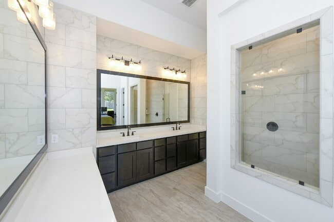 Building Photo - 26643 White Eagle Dr