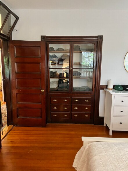 Building Photo - 119 Antrim St