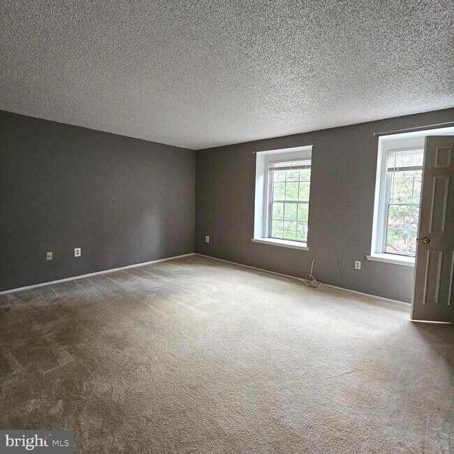 Building Photo - 7754 New Providence Dr