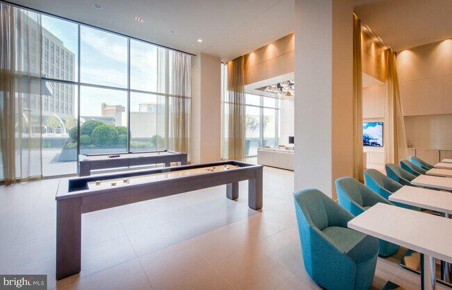 Building Photo - 7902 Tysons One Pl