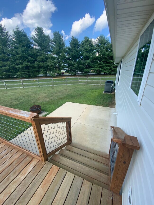 Patio - 996 Tamara Dr