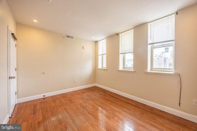 Building Photo - 4706 Chestnut St