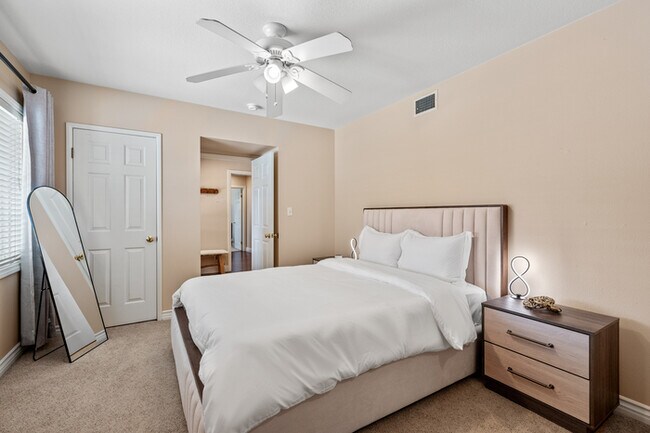 Building Photo - Chic Family house in West Covina