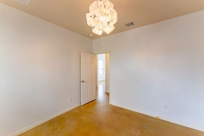 Building Photo - Stunning 3 bedroom/3 bathroom House in Austin!!!