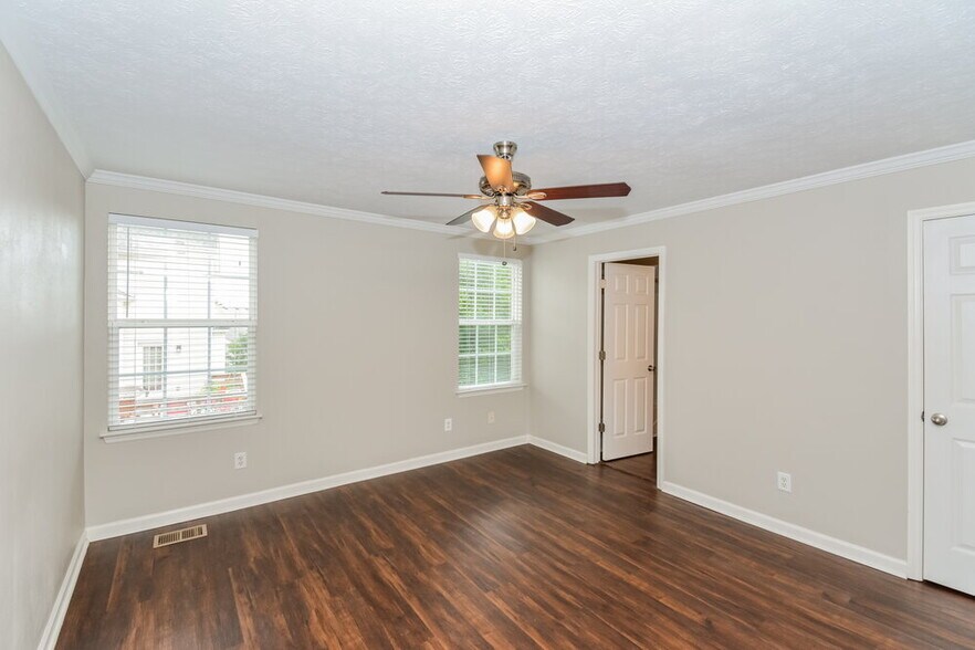 Building Photo - 128 Louann Ln