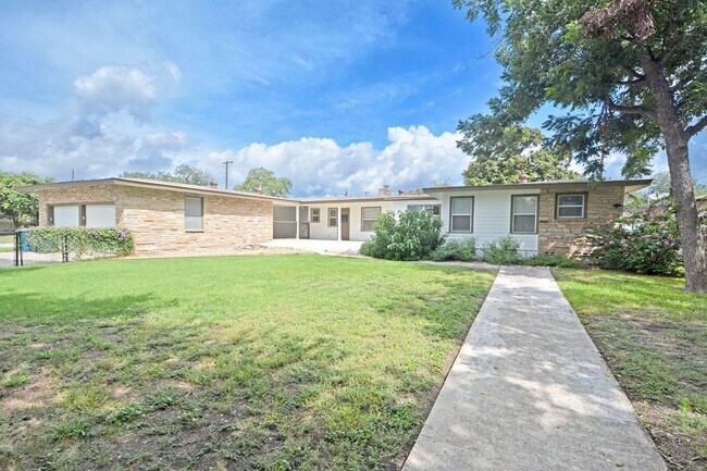 Building Photo - 671 W Merriweather St