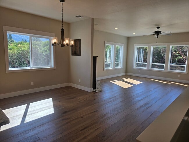 Building Photo - 3 bed 3 bath Brand-New Custom-Built home f...