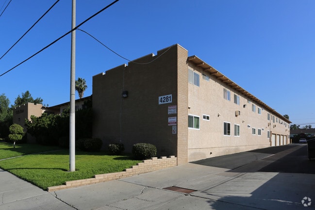 Building Photo - Villa Elena
