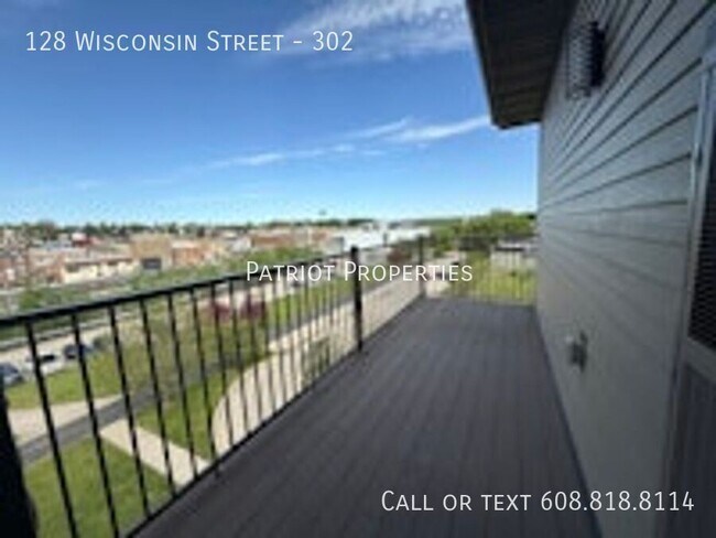 Building Photo - 128 Wisconsin St
