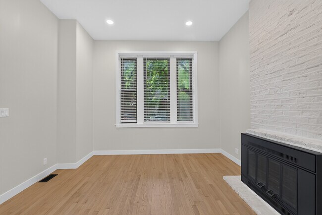 Building Photo - 2132 W Potomac Ave