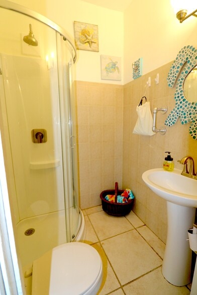 Building Photo - 2016 Hallwood Pl