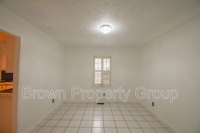 Building Photo - 805 Southview Cir