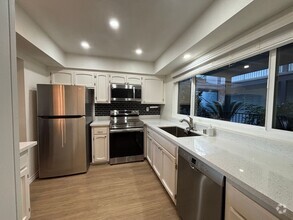 Building Photo - Beautiful 55+ Condo in Oceanside!