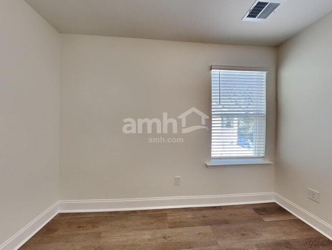 Building Photo - 1617 Lamplighter Ln