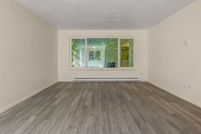 Building Photo - 2 bedroom, 1 bath near Mt. Tabor in SE Por...