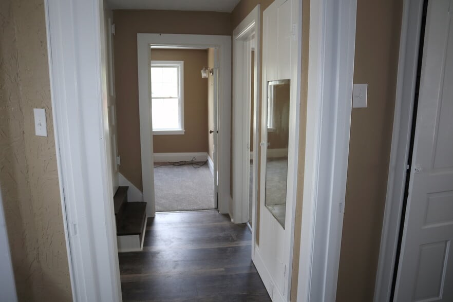 Building Photo - 606 2nd St