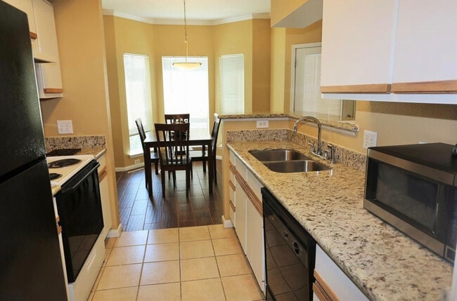 Building Photo - 1330 Old Spanish Trl