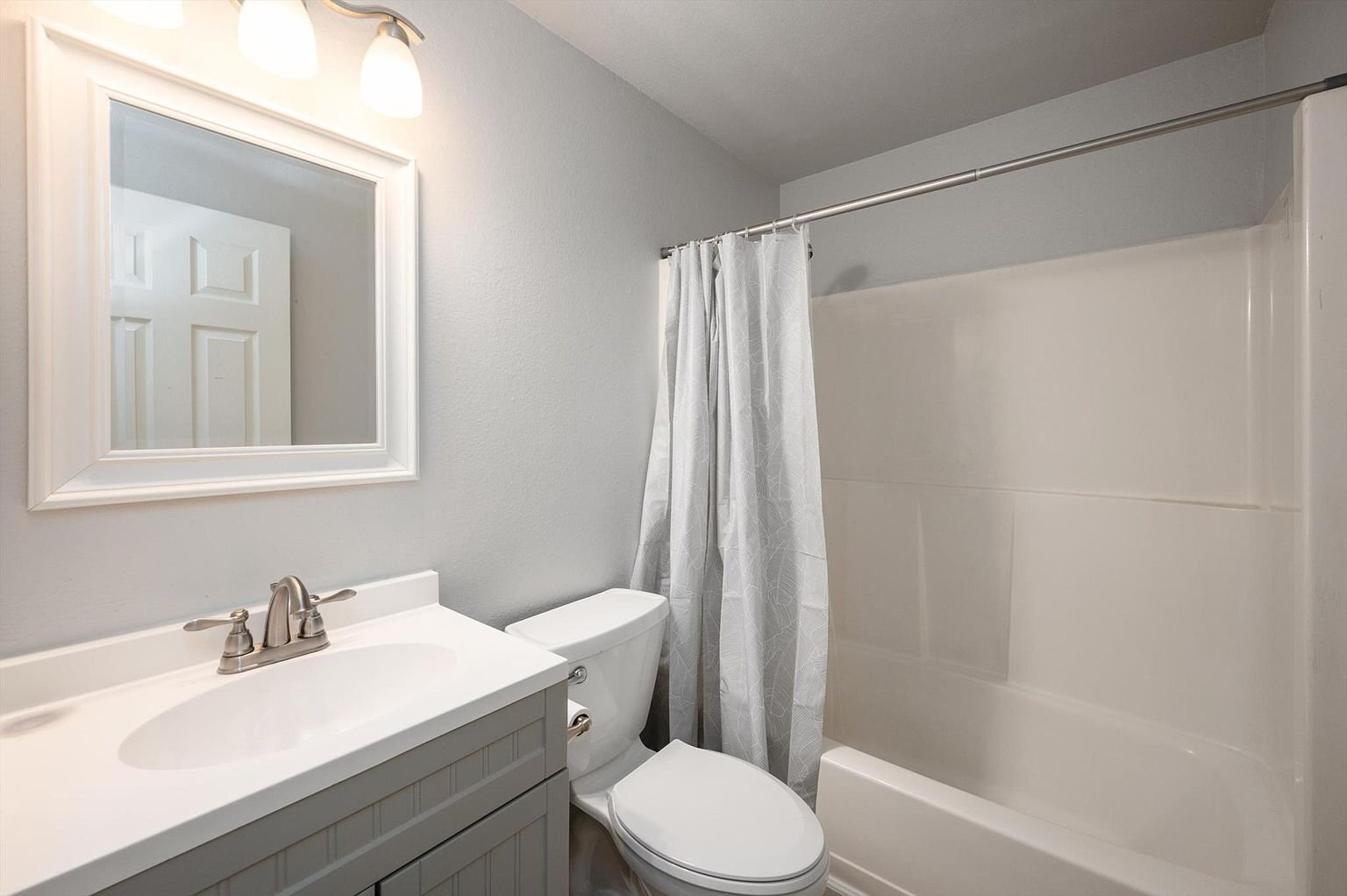 Building Photo - 136 Windward Dr