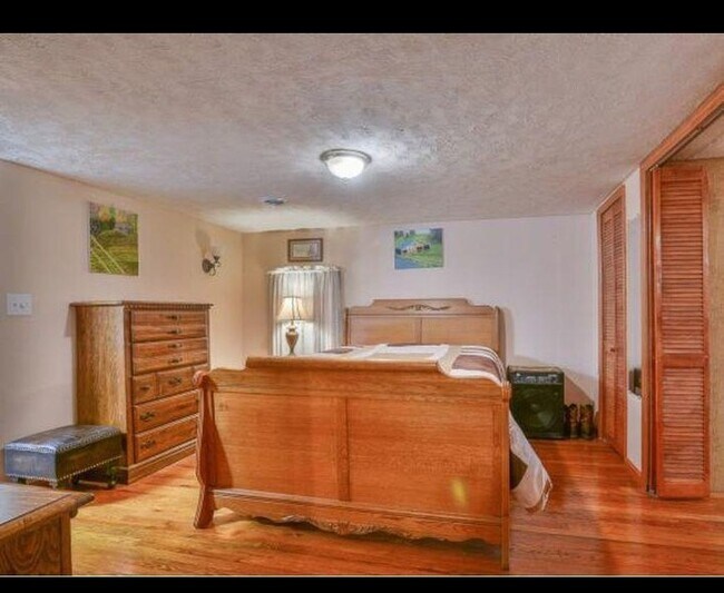 Building Photo - 492 Olinger Dr