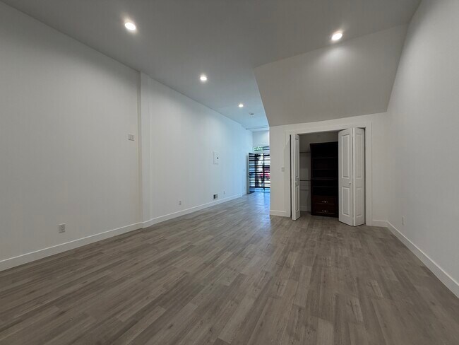 Building Photo - 1549 California St