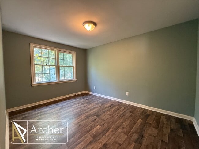 Building Photo - 1702 W Lincoln Ave