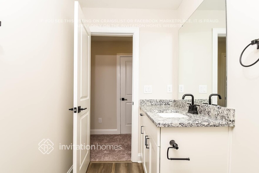 Building Photo - 411 Azalea Gaze Dr