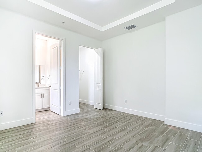 Building Photo - 260 West Dr