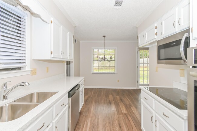 Building Photo - 6338 Northampton Dr