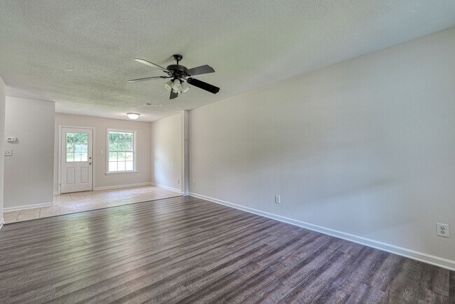 Building Photo - 567 Seays Crest Dr