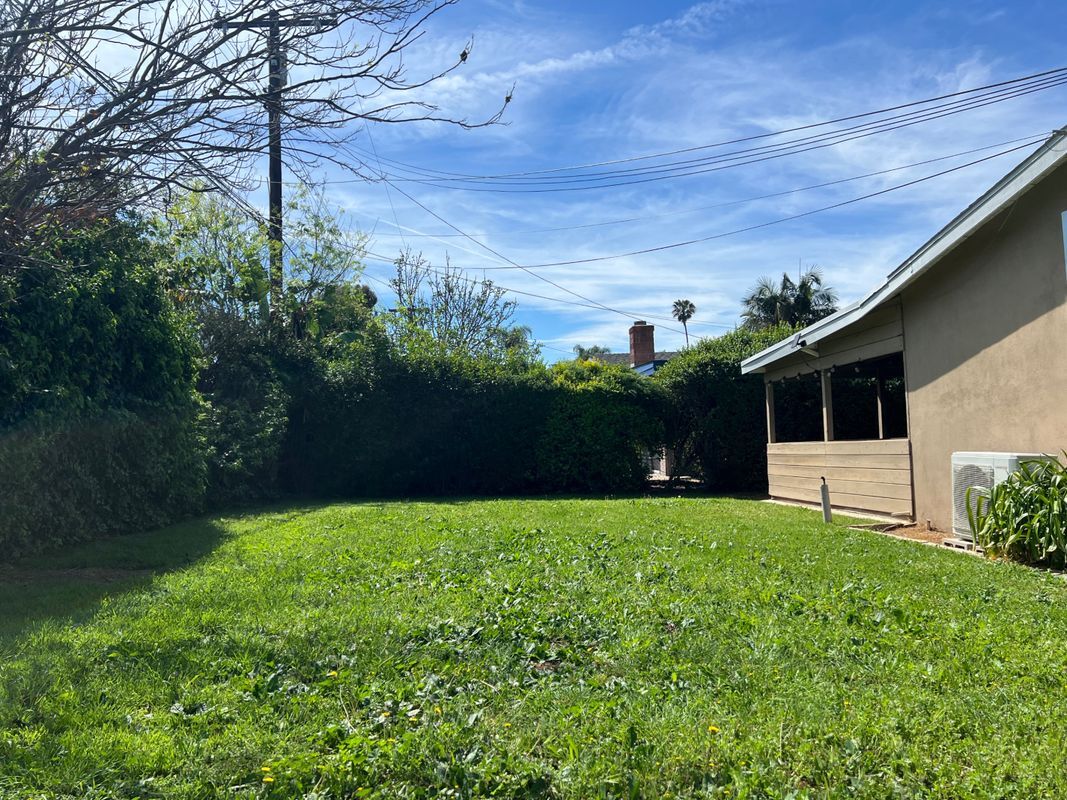 Building Photo - 1728 Larchwood Ave