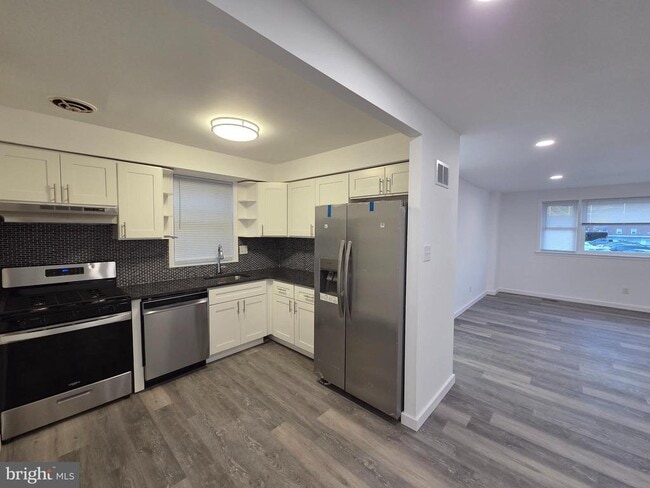 Building Photo - 8947 Alton St