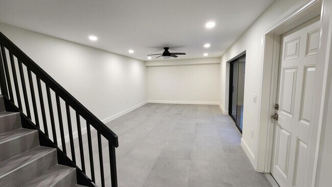 Building Photo - 2026 20th Ct
