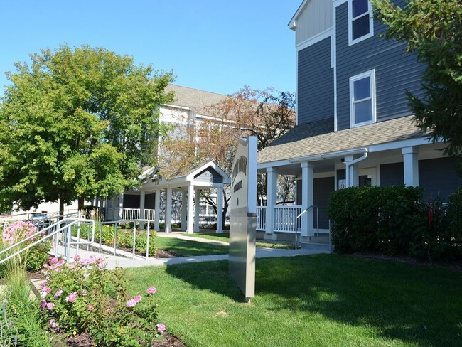 Primary Photo - Elliot Court Apartments