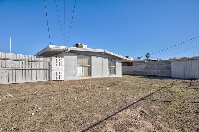 Building Photo - 232 Hillcrest Dr