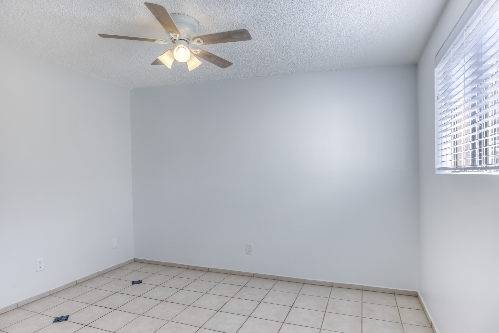 Building Photo - 415 E Jacinto St