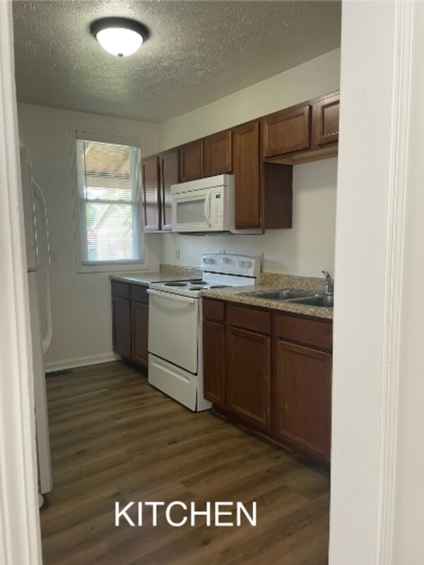 Building Photo - 219 E 13th St