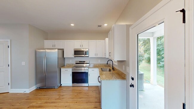 Building Photo - Columbia, TN 2 Bed/2.5 Bath Townhome With ...