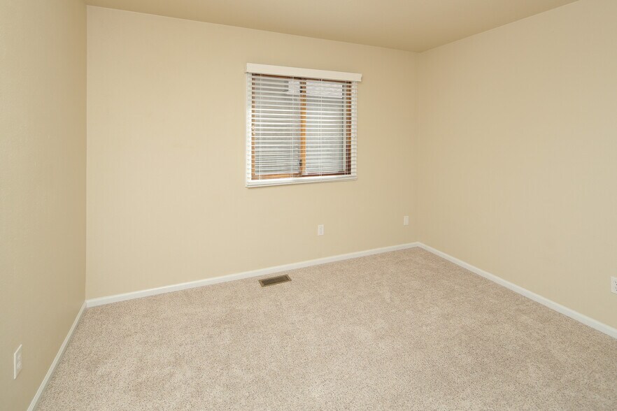 Building Photo - 2455 Sunstone Drive