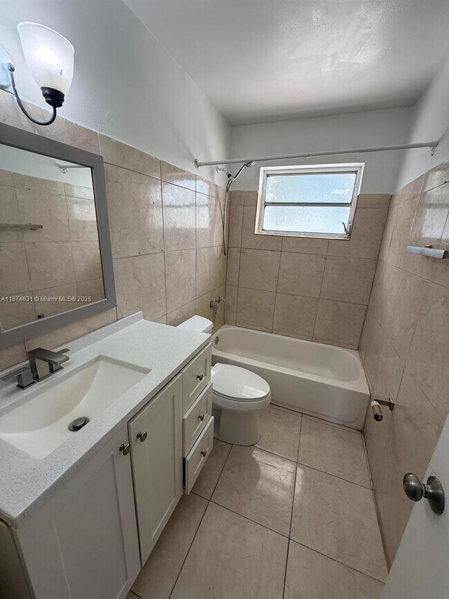 Building Photo - 1710 SW 97th Terrace