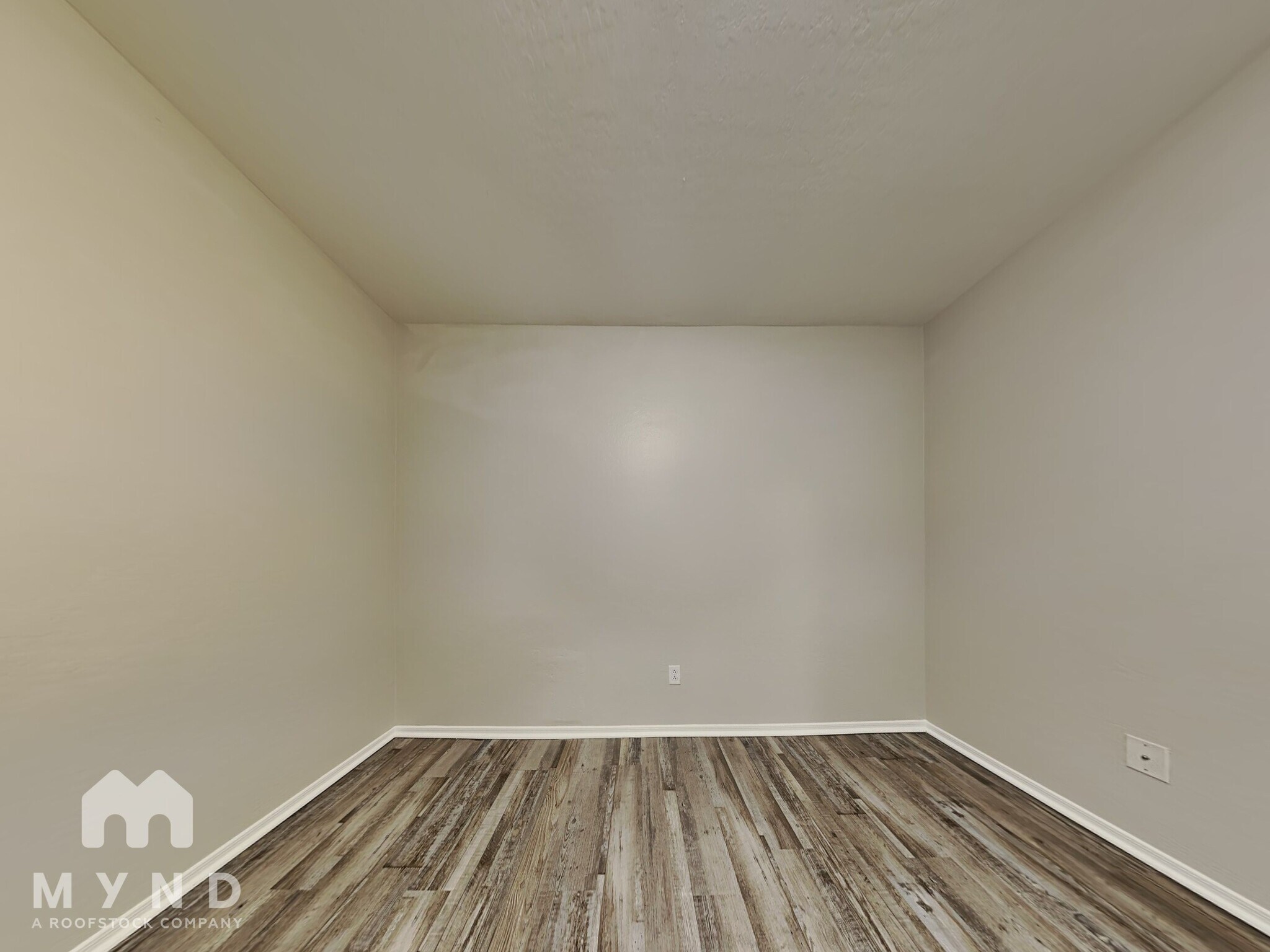 Building Photo - 10740 W Mountain View Dr