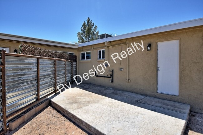 Building Photo - Updated Midtown 1 Bed 1 Bath